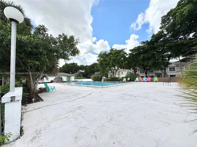 $164,900 | 2800 Riverside Drive, Unit 2011, Coral Springs, FL 33065