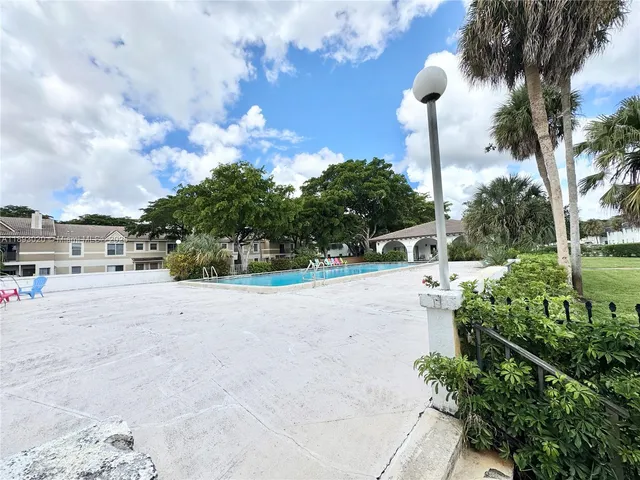 $164,900 | 2800 Riverside Drive, Unit 2011, Coral Springs, FL 33065