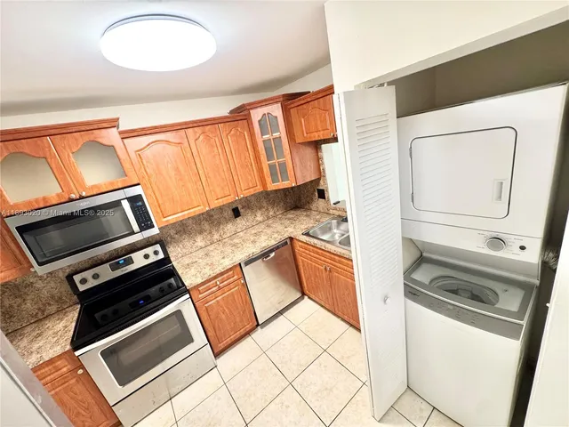 $164,900 | 2800 Riverside Drive, Unit 2011, Coral Springs, FL 33065