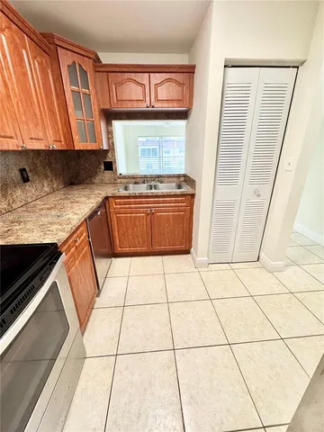 $164,900 | 2800 Riverside Drive, Unit 2011, Coral Springs, FL 33065