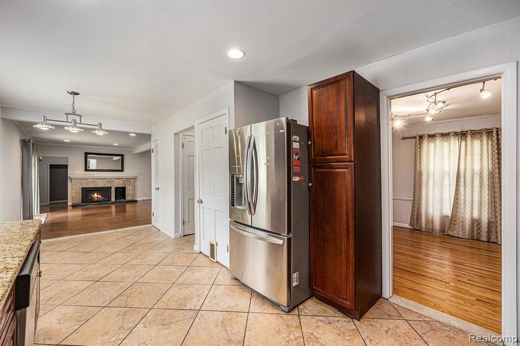20740 Marter Road Grosse Pointe Woods, MI 48236 - Photo 7 of 37