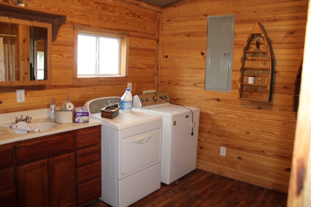 416 New Hope Road Marshall, AR 72650 - Photo 21 of 60 cabin utility/full bath
