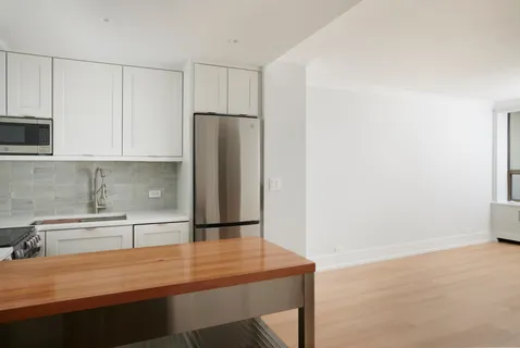 $299,995 | 1460 North Sandburg Terrace, Unit 2106A, Chicago, IL 60610