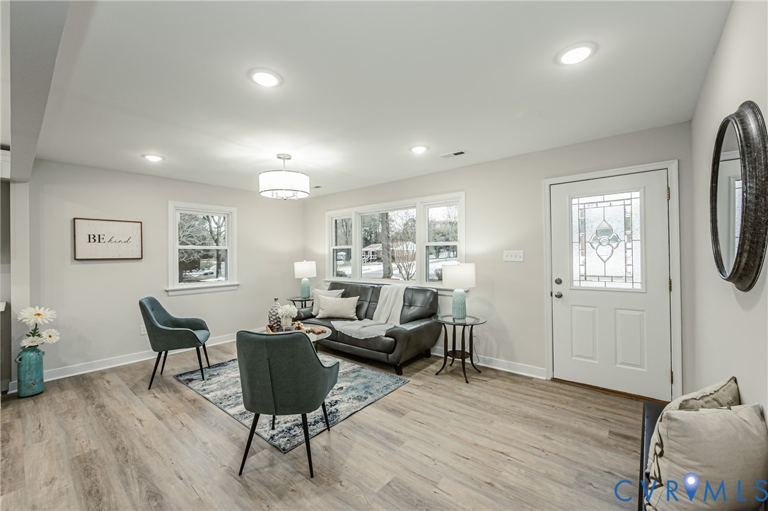 11251 Celtic Road Chesterfield, VA 23838 - Photo 5 of 49 a living room with furniture