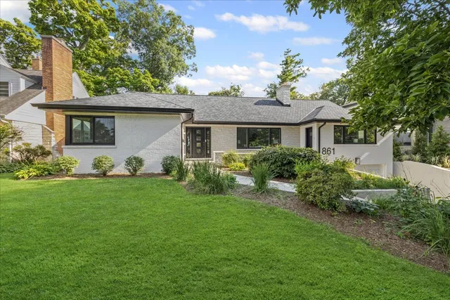 $1,100,000 | 861 Crescent Boulevard, Glen Ellyn, IL 60137