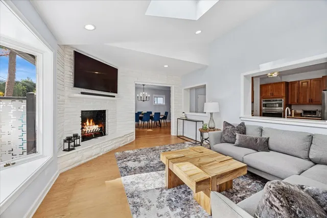 $1,100,000 | 861 Crescent Boulevard, Glen Ellyn, IL 60137