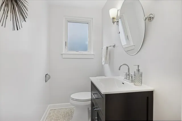 $1,100,000 | 861 Crescent Boulevard, Glen Ellyn, IL 60137