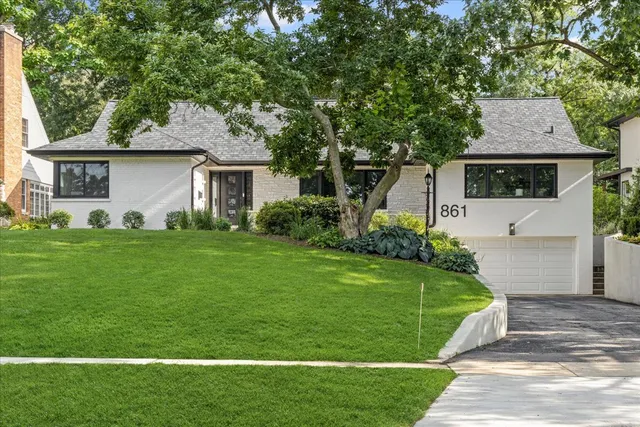 $1,100,000 | 861 Crescent Boulevard, Glen Ellyn, IL 60137