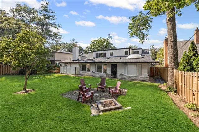 $1,100,000 | 861 Crescent Boulevard, Glen Ellyn, IL 60137