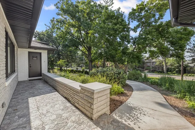 $1,100,000 | 861 Crescent Boulevard, Glen Ellyn, IL 60137