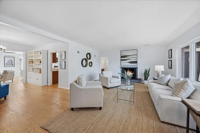 $1,100,000 | 861 Crescent Boulevard, Glen Ellyn, IL 60137