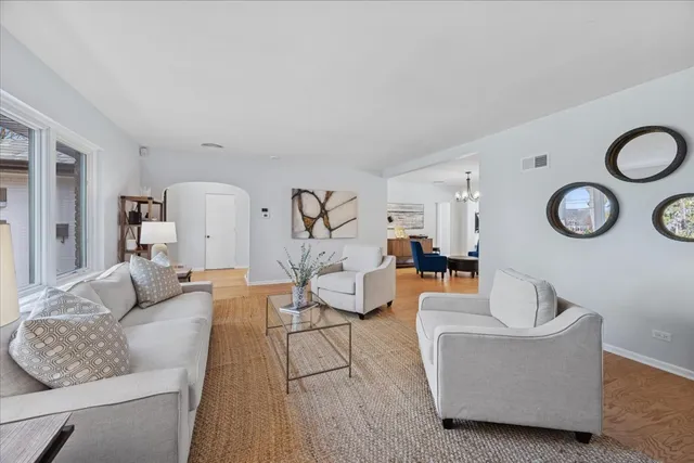 $1,100,000 | 861 Crescent Boulevard, Glen Ellyn, IL 60137