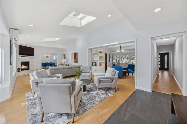 $1,100,000 | 861 Crescent Boulevard, Glen Ellyn, IL 60137