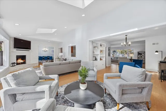 $1,100,000 | 861 Crescent Boulevard, Glen Ellyn, IL 60137