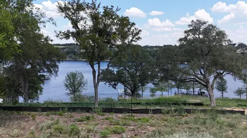$1,199,000 | 1013 Lakeshore Drive, Spicewood, TX 78669