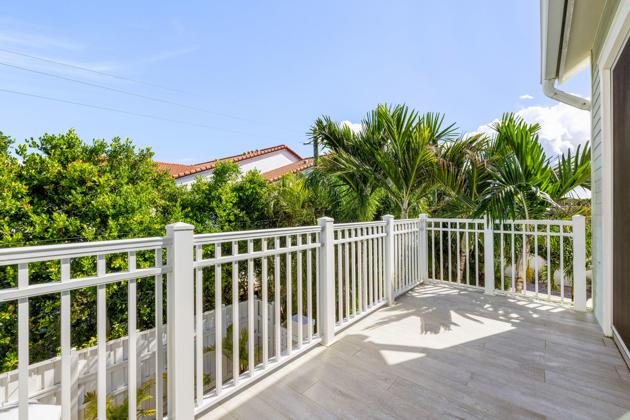 17 Adams Road Ocean Ridge, FL 33435 - Photo 26 of 41 a view of a balcony with a pot