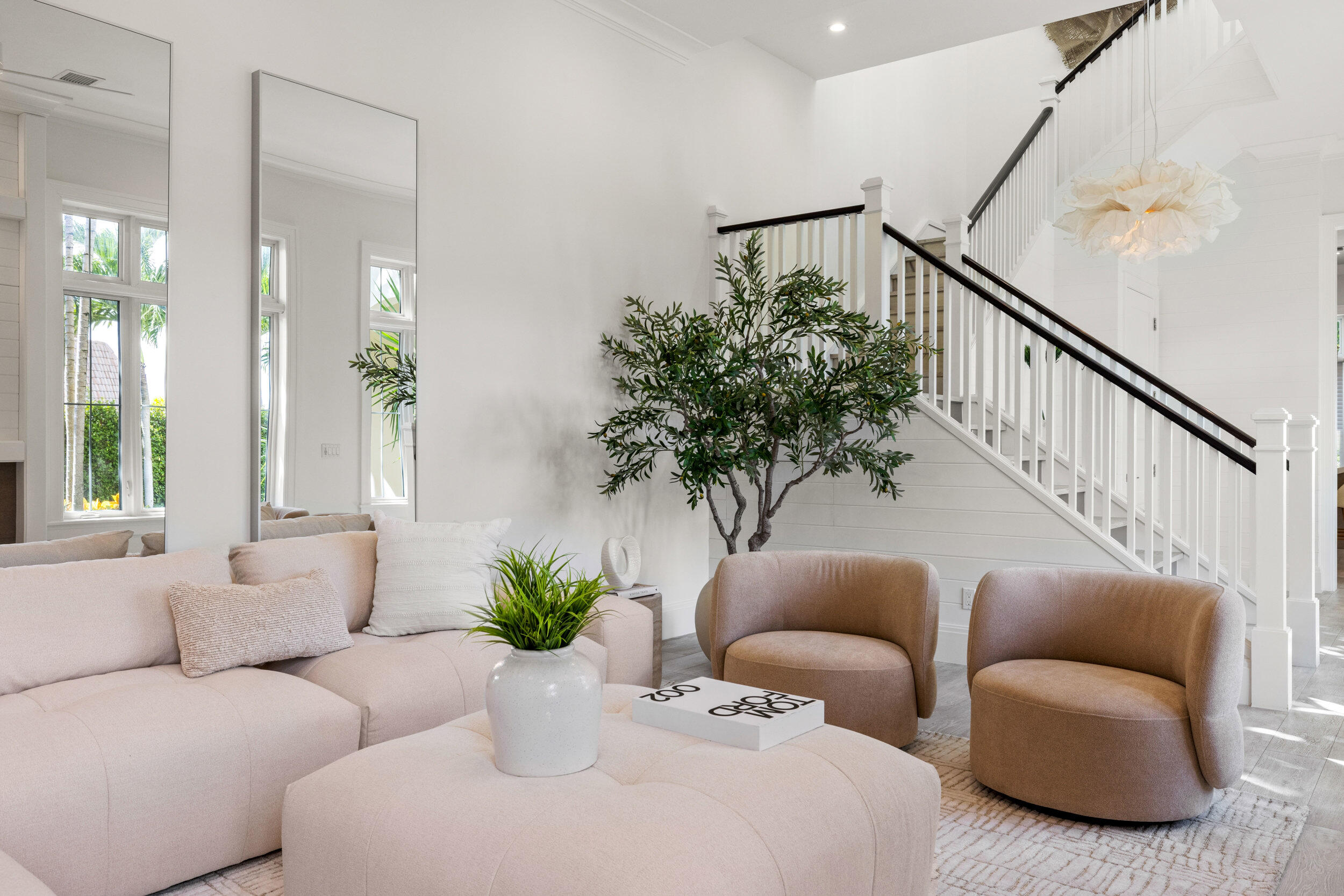 17 Adams Road Ocean Ridge, FL 33435 - Photo 5 of 41 a living room with furniture plant and a potted plant