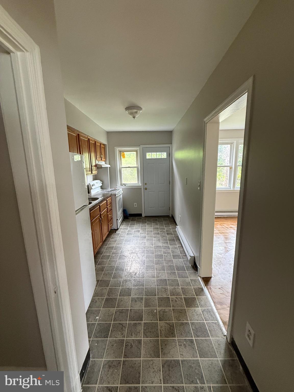 526 Random Road Baltimore, MD 21229 - Photo 6 of 12