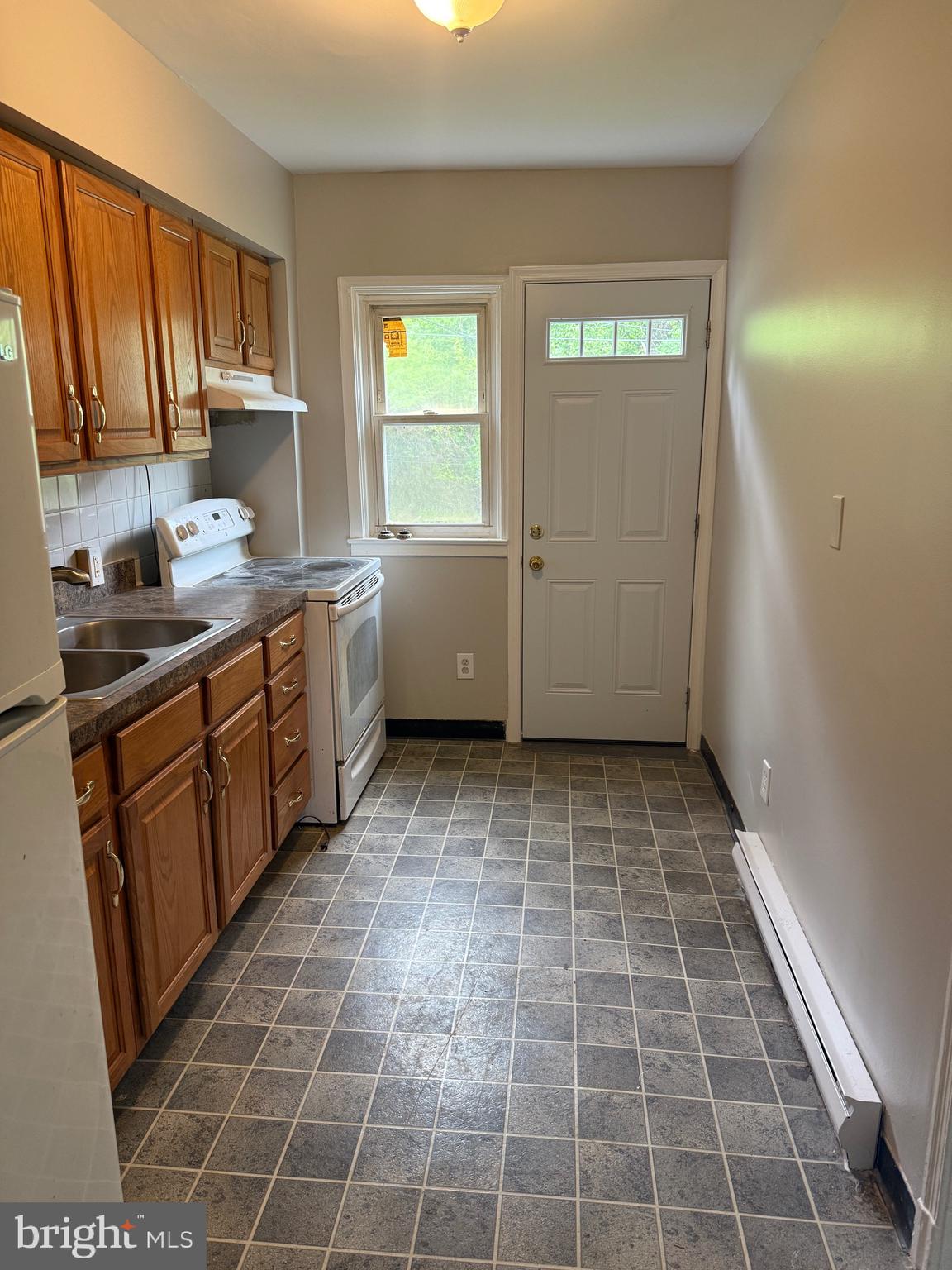 526 Random Road Baltimore, MD 21229 - Photo 9 of 12