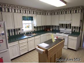 1208 Interlacken Road Springfield, IL 62704 - Photo 4 of 9