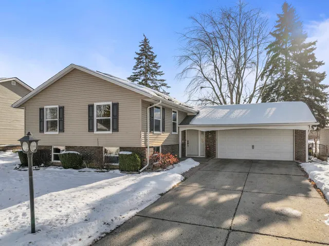 $365,000 | 727 Lacy Avenue, Streamwood, IL 60107