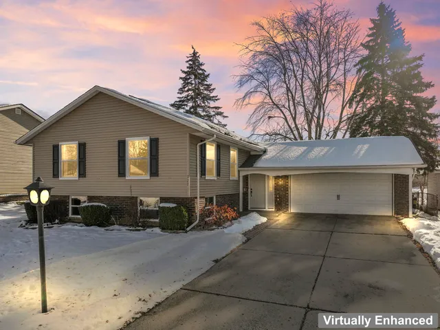 $365,000 | 727 Lacy Avenue, Streamwood, IL 60107