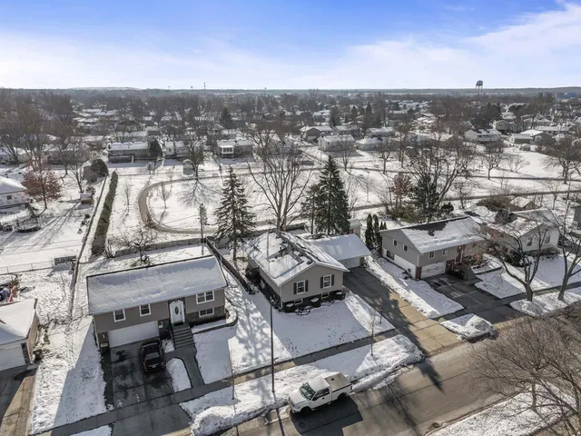 $365,000 | 727 Lacy Avenue, Streamwood, IL 60107