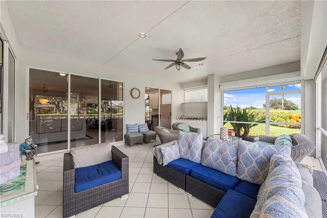 a view of an house with backyard and garden