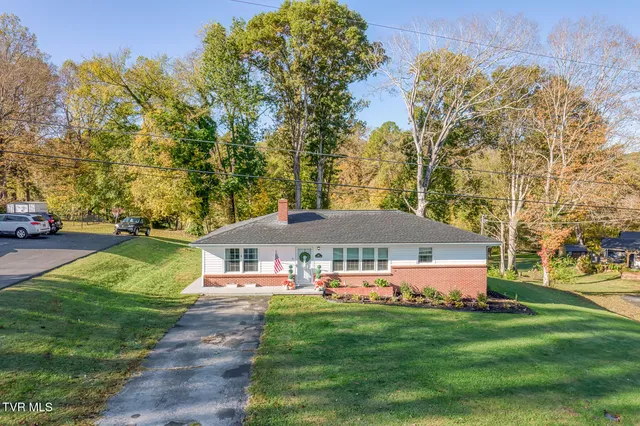 $385,000 | 501 Golf Course Drive, Elizabethton, TN 37643