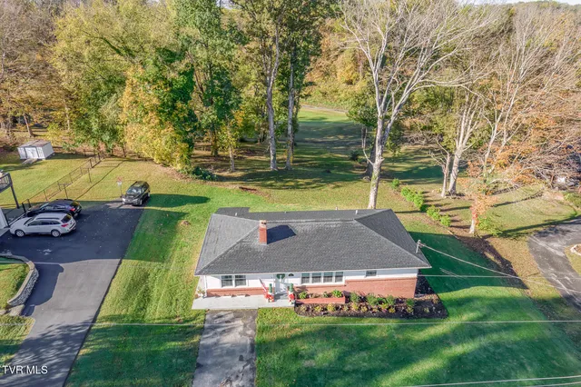 $385,000 | 501 Golf Course Drive, Elizabethton, TN 37643