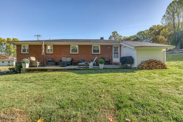 $385,000 | 501 Golf Course Drive, Elizabethton, TN 37643