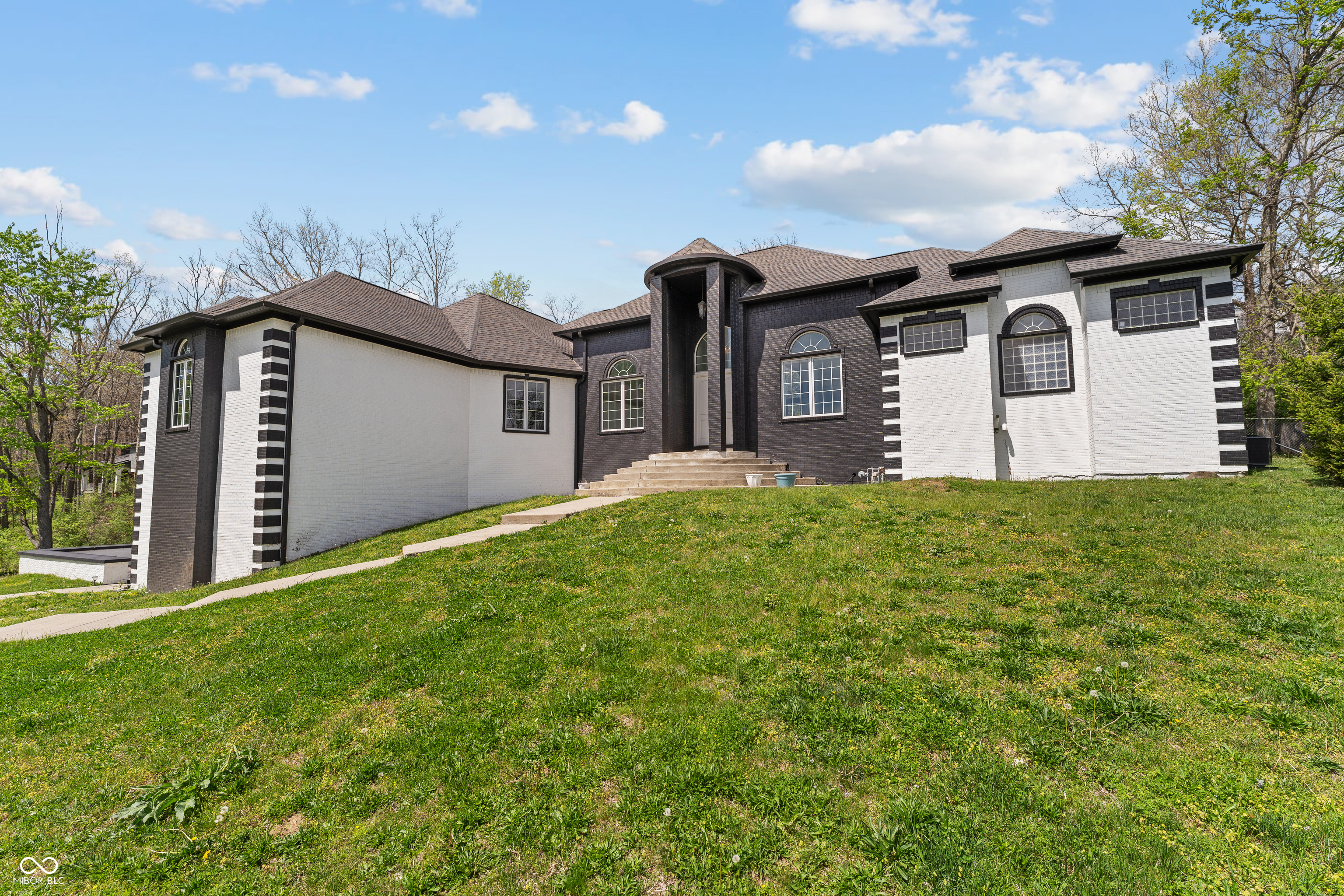 9030 Fall Creek Road Indianapolis, IN 46256 - Photo 2 of 38
