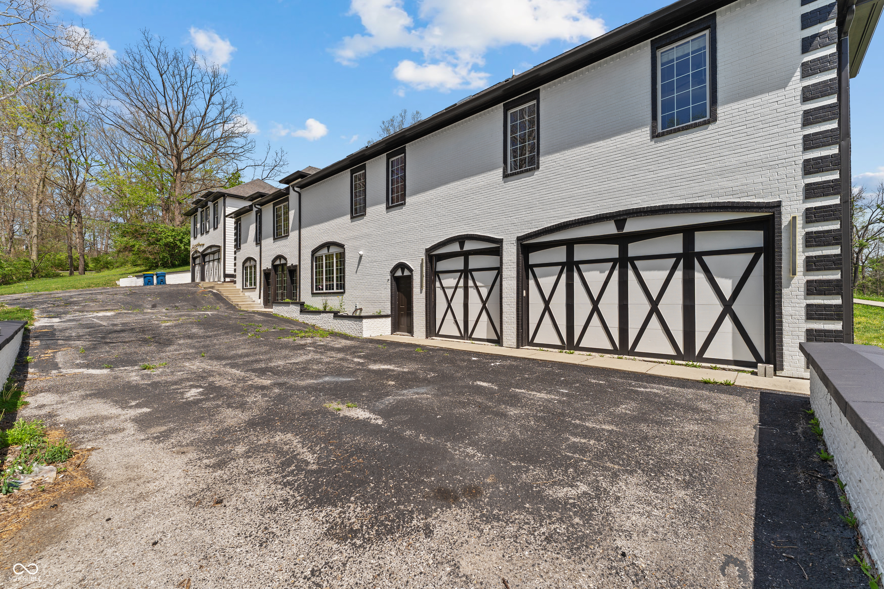 9030 Fall Creek Road Indianapolis, IN 46256 - Photo 4 of 38