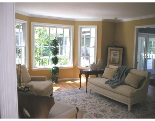 12 Maynard Road Berlin, MA 01503 - Photo 4 of 17 Gallery Image 4