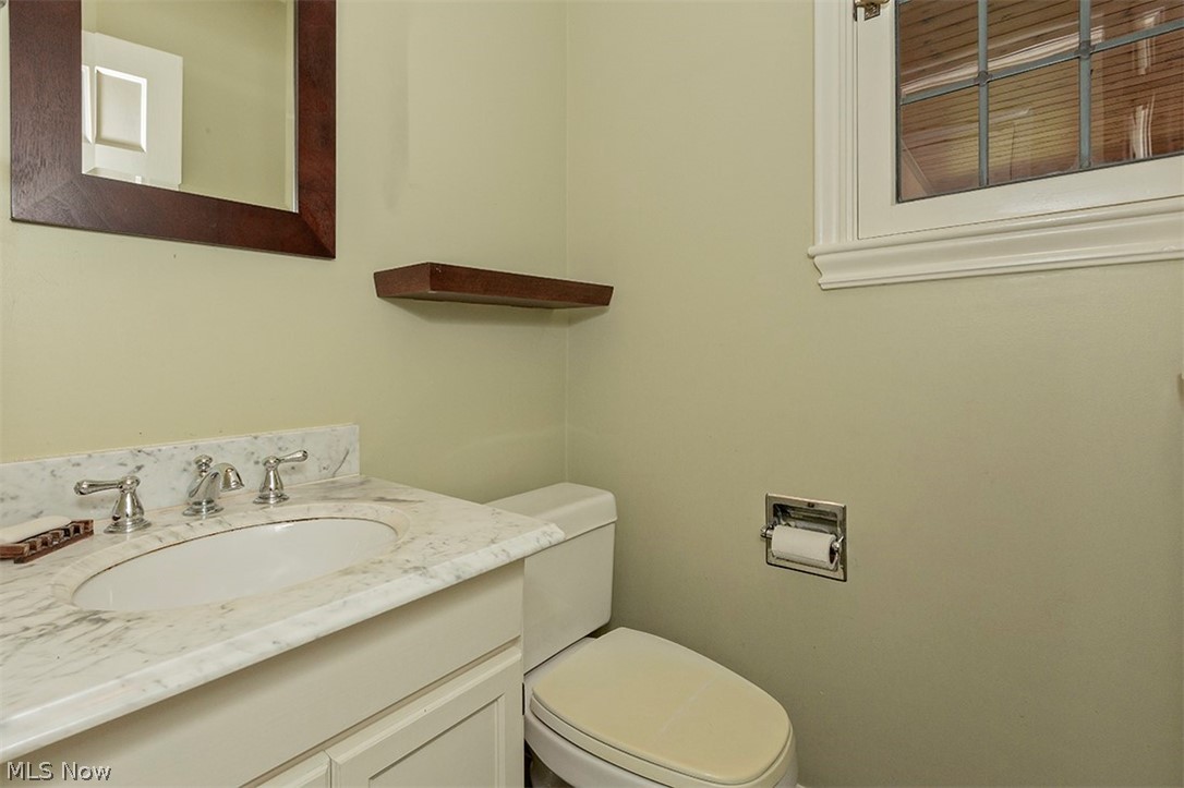 2830 East Overlook Road Cleveland, OH 44118 - Photo 17 of 32 1st floor Guest Bath with marble top and slate flooring.
