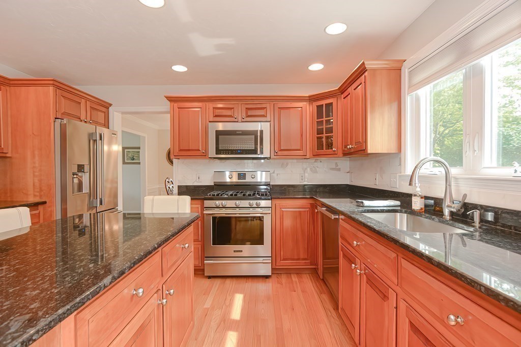 96 Juniper Road Holliston, MA 01746 - Photo 6 of 40 Gallery Image 6