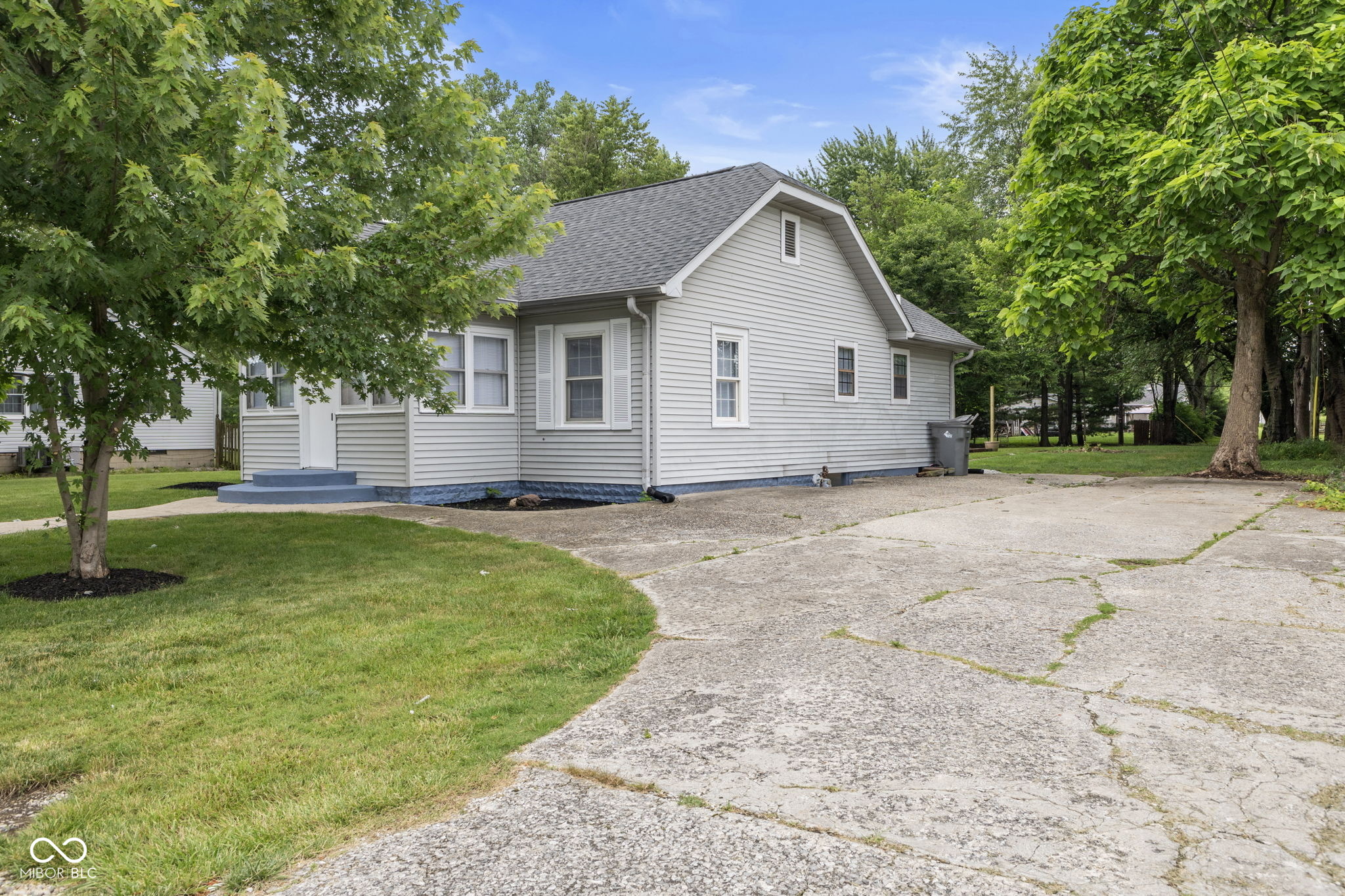 5979 South Randolph Street Indianapolis, IN 46227 - Photo 2 of 25