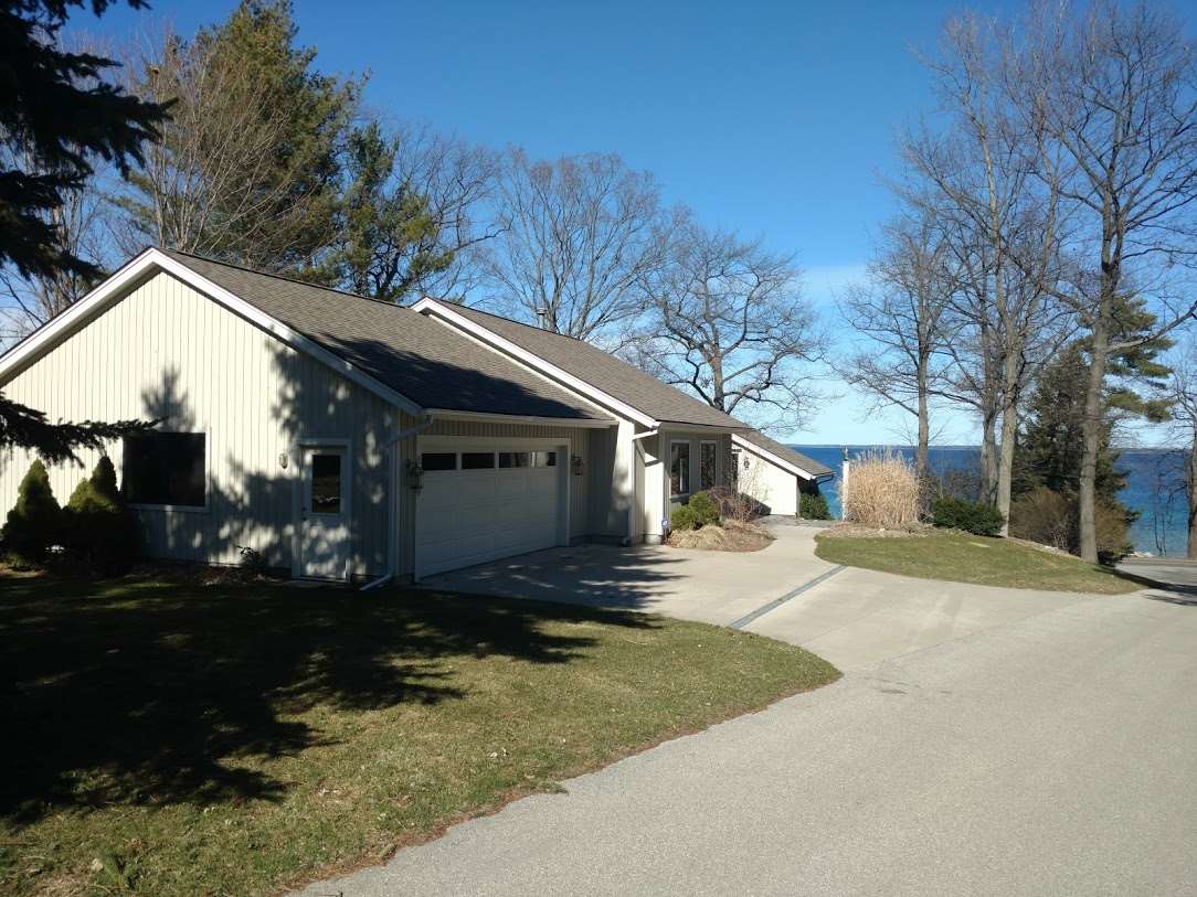 8029 East Shore Road Traverse City, MI 49686 - Photo 30 of 60 1830615-29.JPG