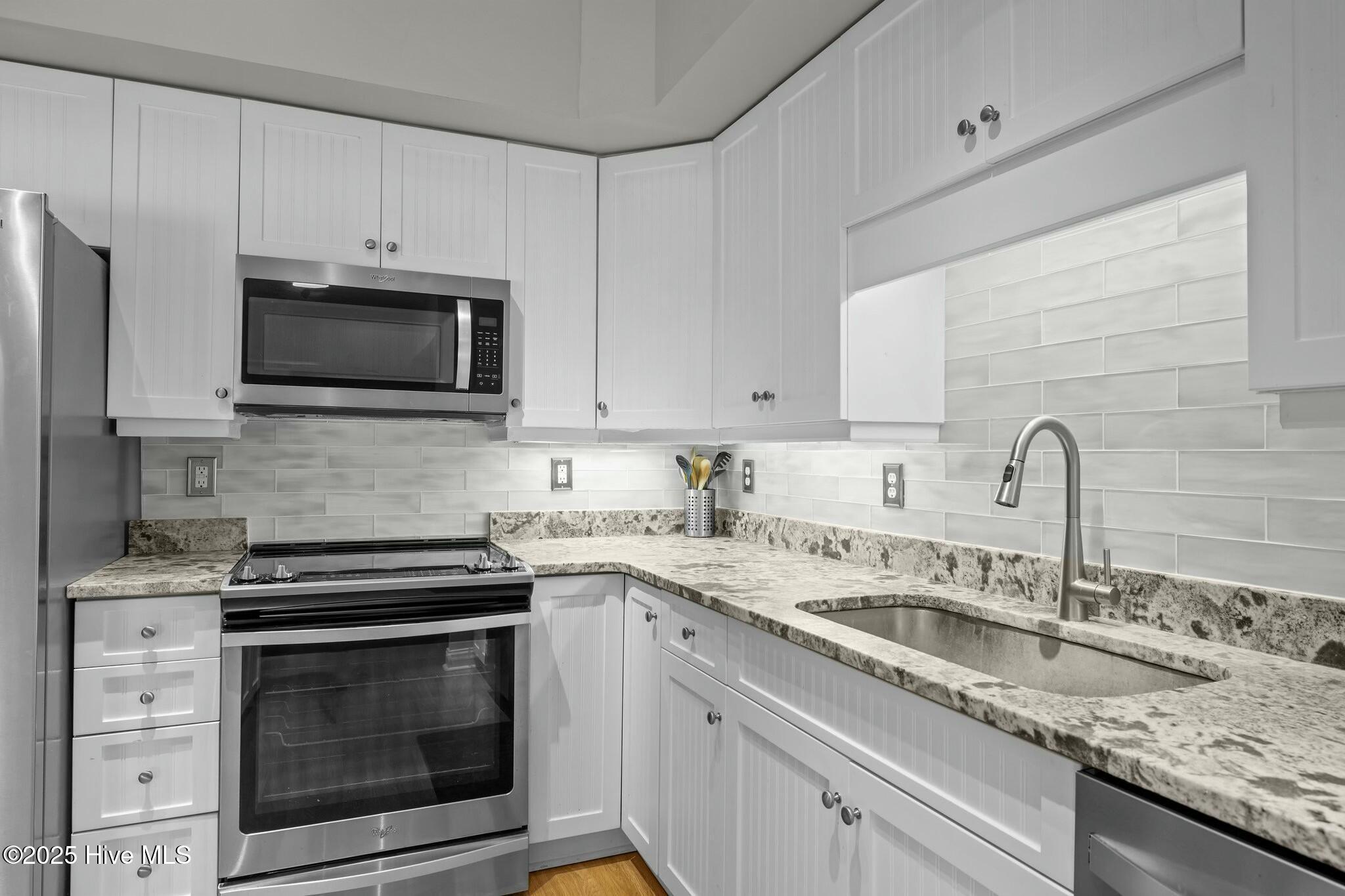200 Lighthouse Lane, Unit B1 Cedar Point, NC 28584 - Photo 12 of 42 Kitchen