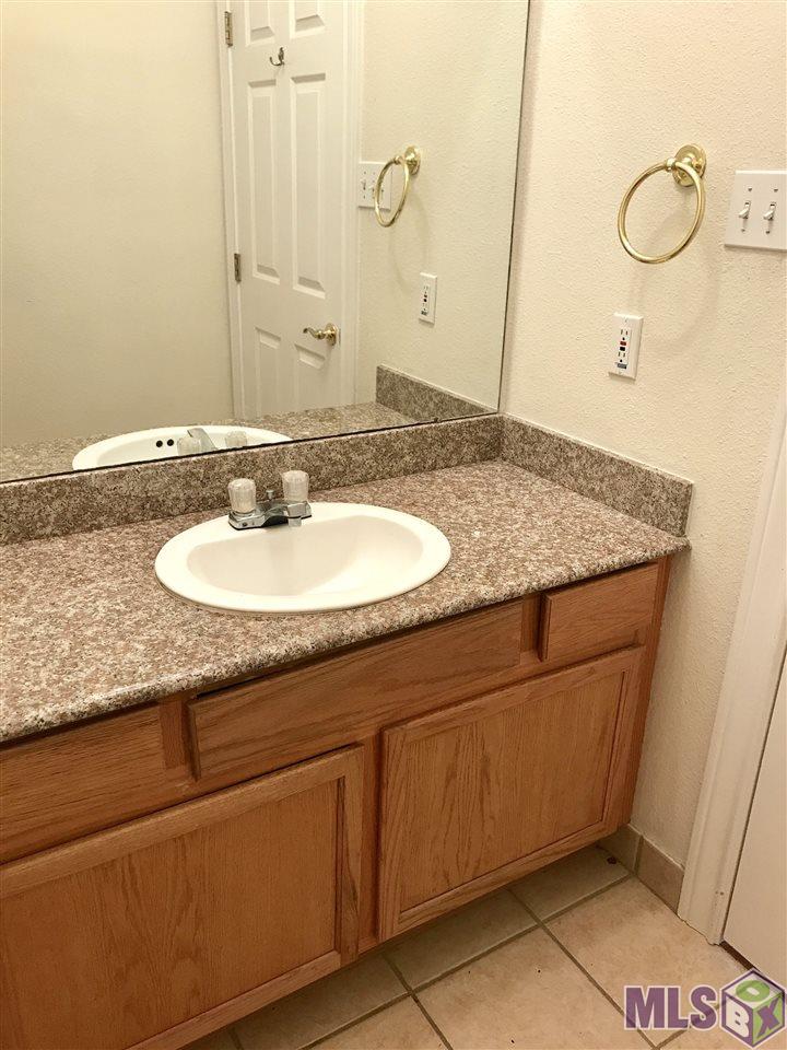 710 East Boyd Drive, Unit 406 Baton Rouge, LA 70808 - Photo 11 of 16 Bathroom