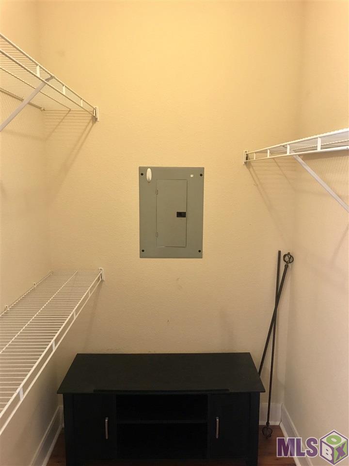 710 East Boyd Drive, Unit 406 Baton Rouge, LA 70808 - Photo 16 of 16 Walk In Closet