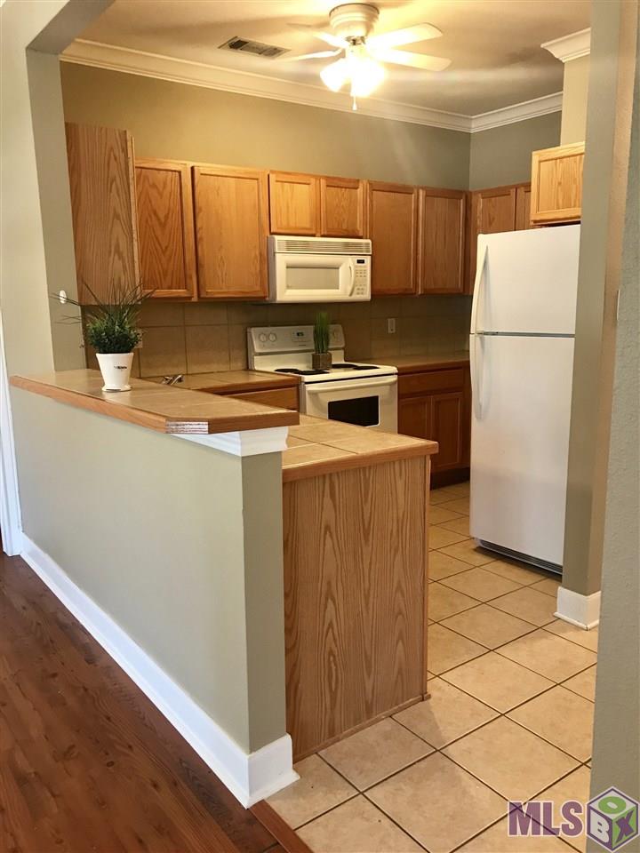 710 East Boyd Drive, Unit 406 Baton Rouge, LA 70808 - Photo 2 of 16 Kitchen View 2