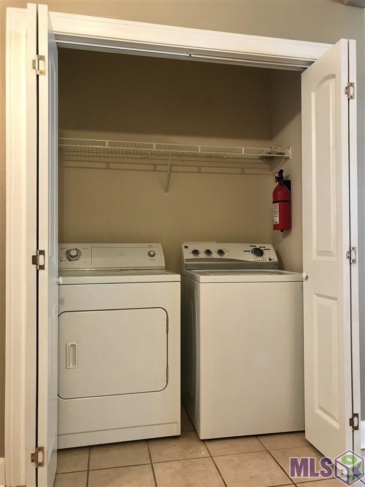 710 East Boyd Drive, Unit 406 Baton Rouge, LA 70808 - Photo 4 of 16 Laundry off of Kitchen