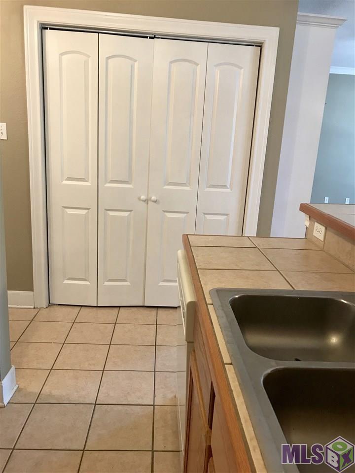 710 East Boyd Drive, Unit 406 Baton Rouge, LA 70808 - Photo 5 of 16 Laundry