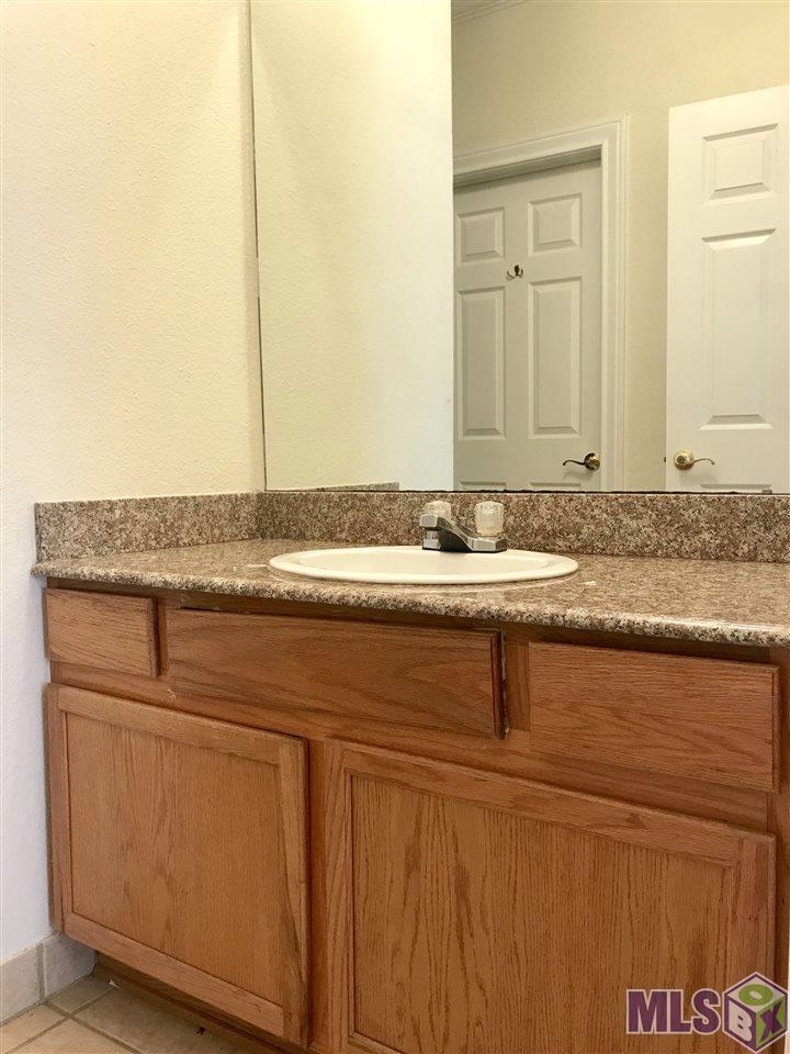 710 East Boyd Drive, Unit 406 Baton Rouge, LA 70808 - Photo 8 of 16 Bathroom