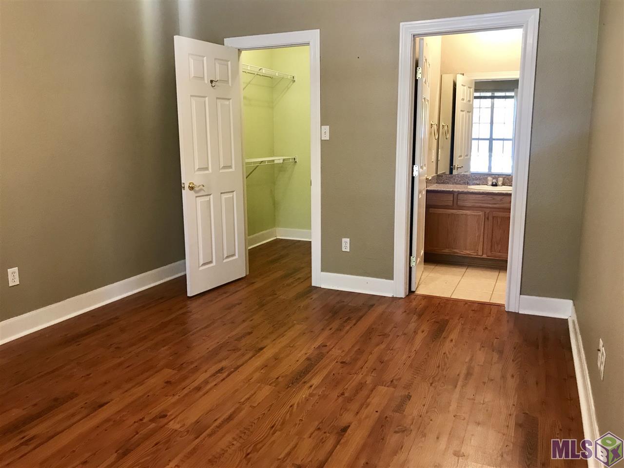 710 East Boyd Drive, Unit 406 Baton Rouge, LA 70808 - Photo 9 of 16 Bedroom with Walk In Closet and Bathroom