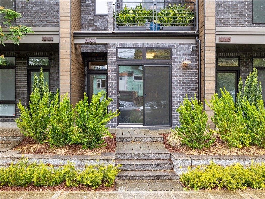 717 North 47th Street Seattle, WA 98103 - Photo 2 of 36