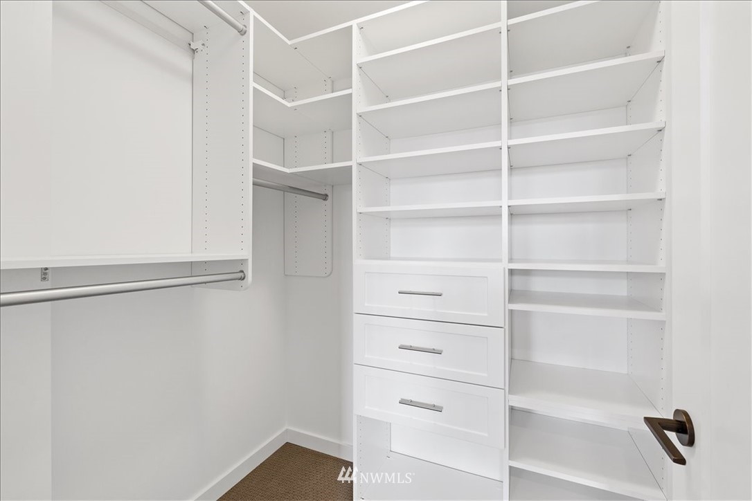 717 North 47th Street Seattle, WA 98103 - Photo 23 of 36