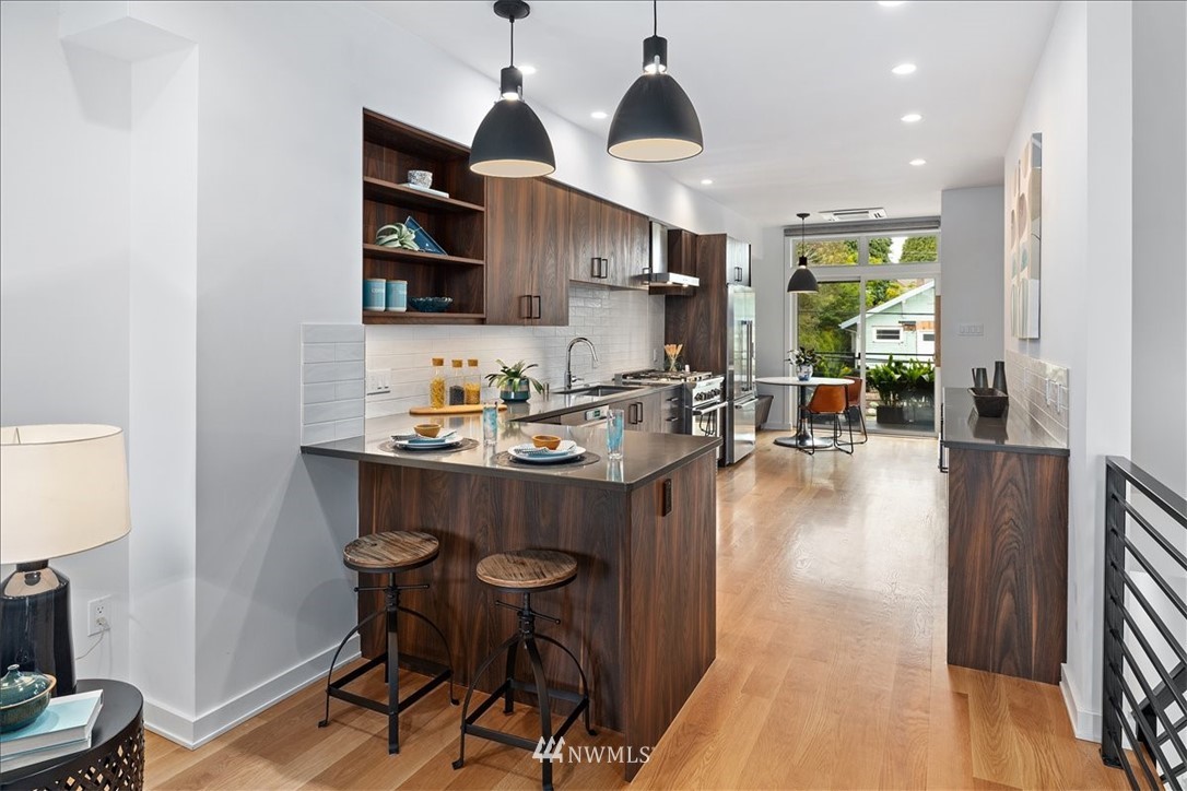 717 North 47th Street Seattle, WA 98103 - Photo 5 of 36