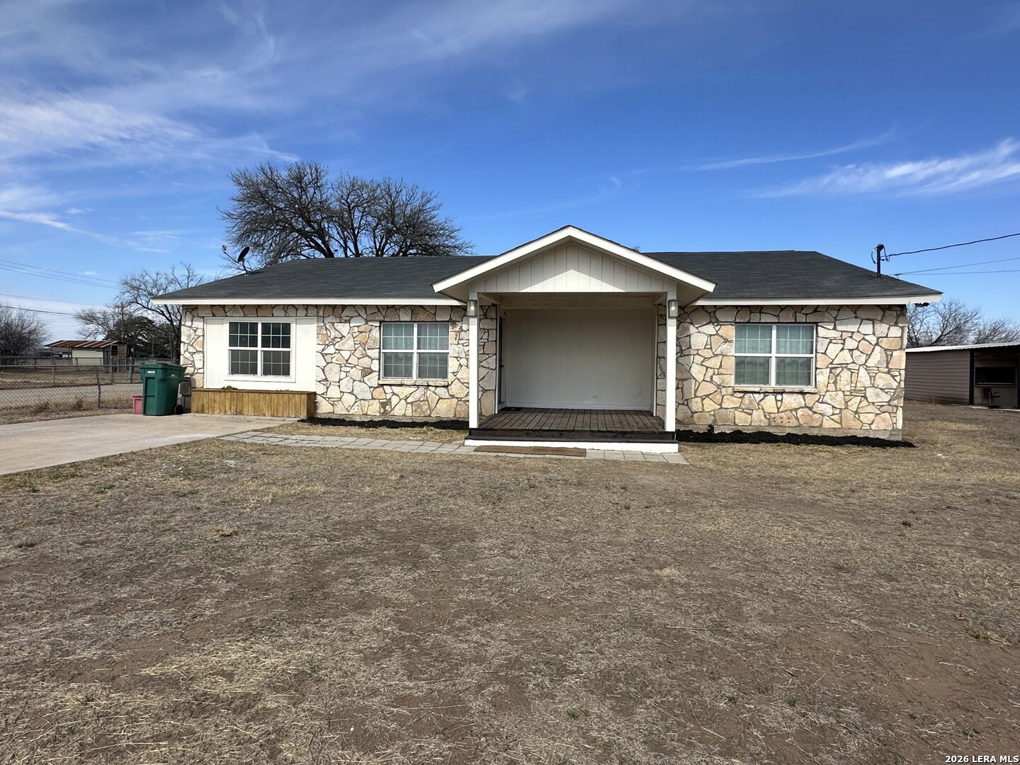 715 Walnut Street Jourdanton, TX 78026 - Photo 3 of 20